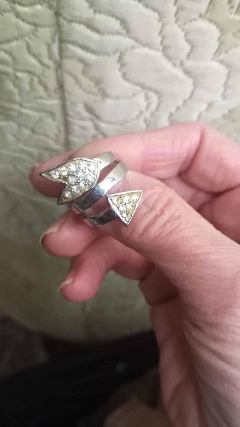 Rhinestone Arrow Ring - Silver Tone