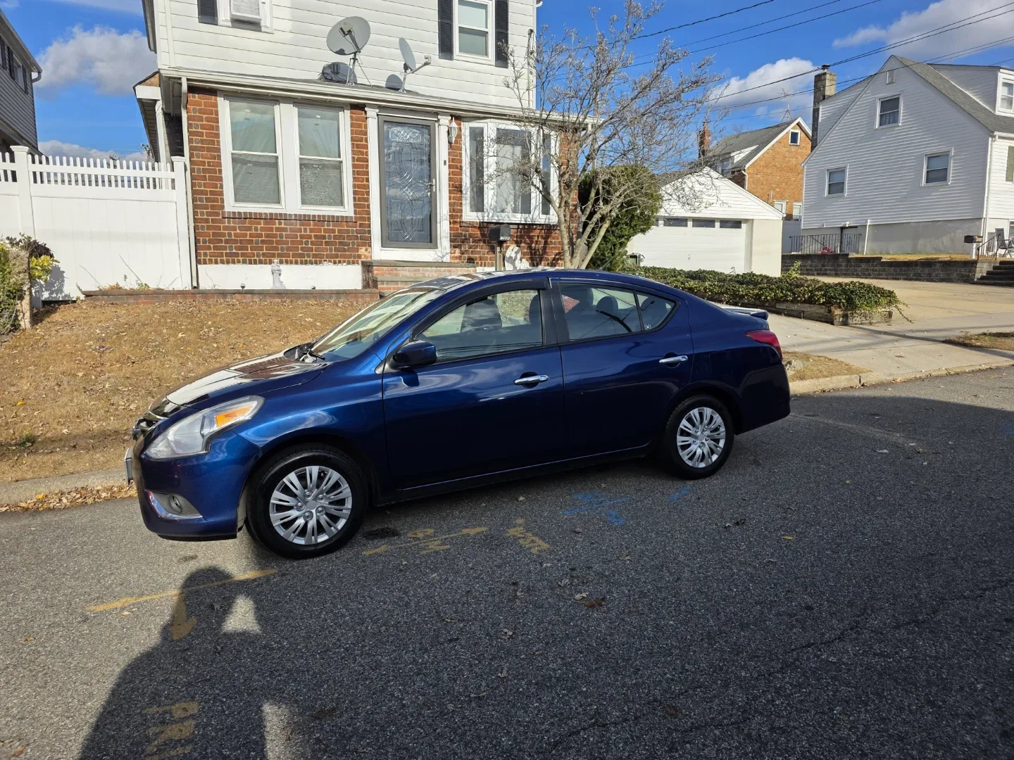 Blue Nissan Versa Sedan image indicator(9)