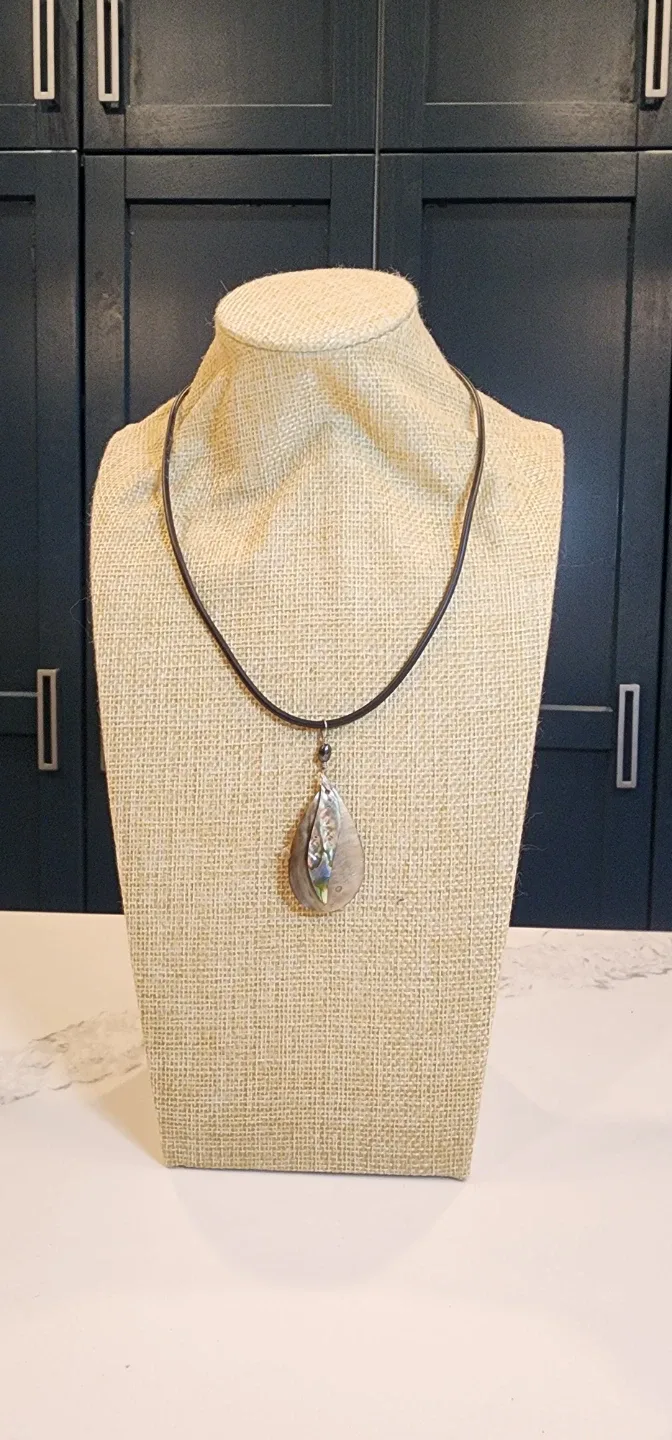 Shell Pendant Necklace