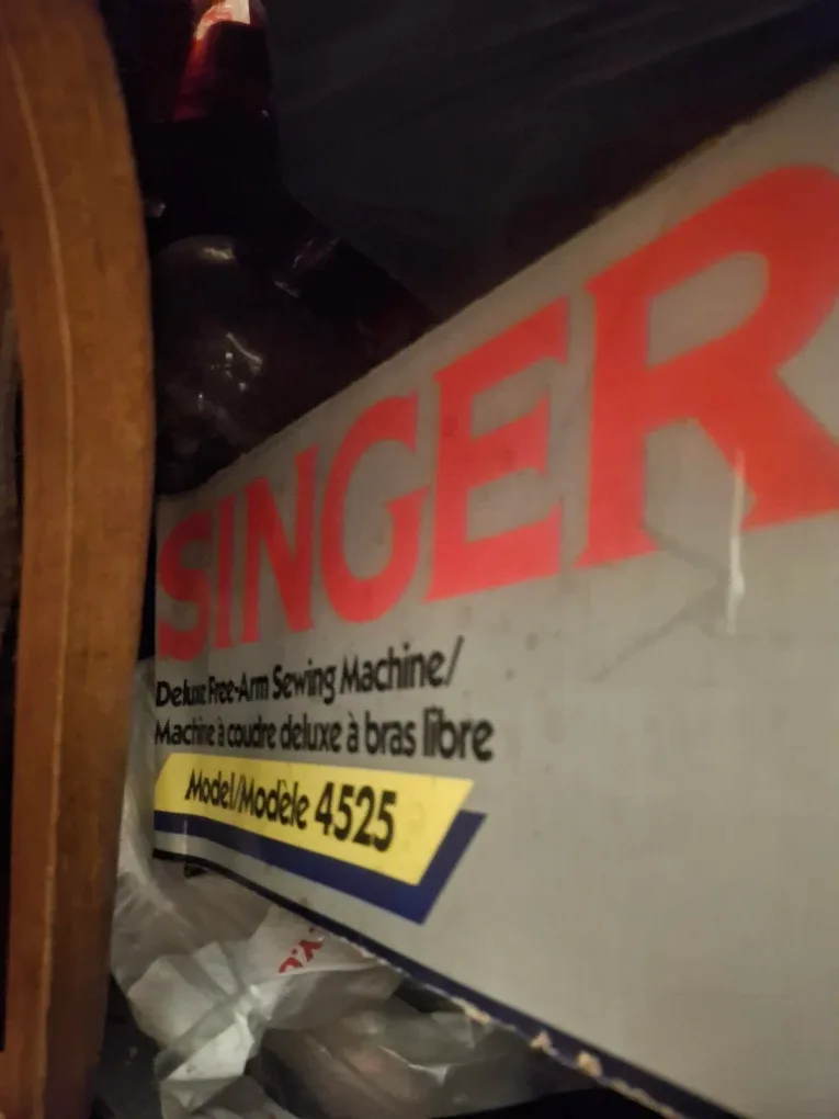 Singer Deluxe Free-Arm Sewing Machine 4525