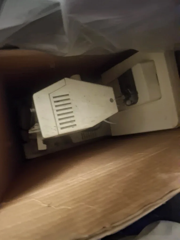 Singer Deluxe Free-Arm Sewing Machine 4525 image indicator(2)