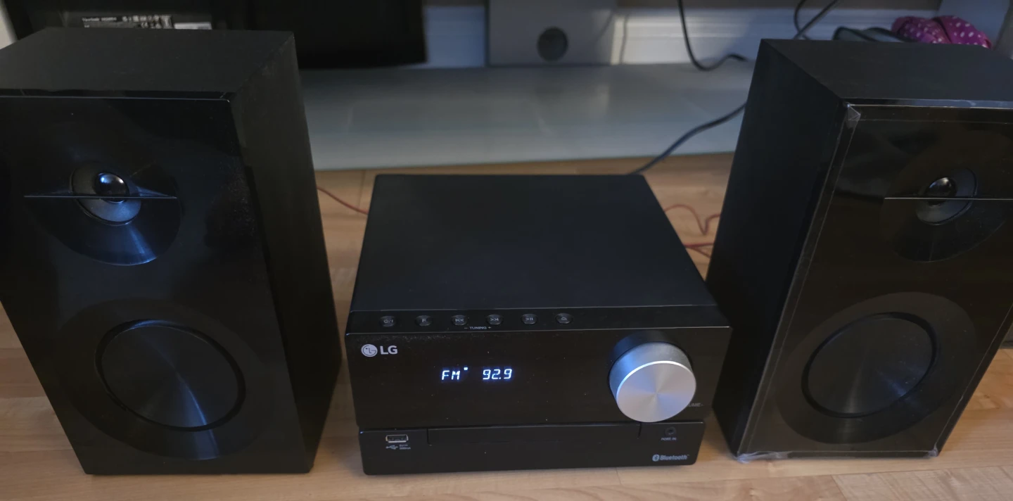 LG CM2460 Micro Hi-Fi Audio System 100W