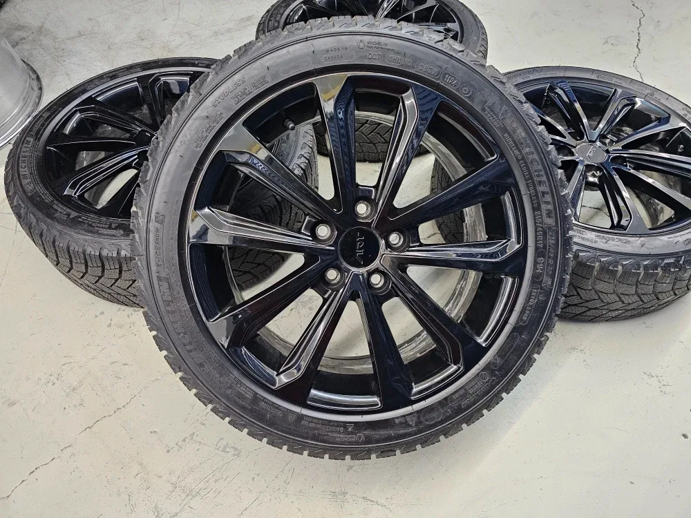 TOYOTA MATRIX WINTER TIRES ON ALLOY RIMS 215/45/R17