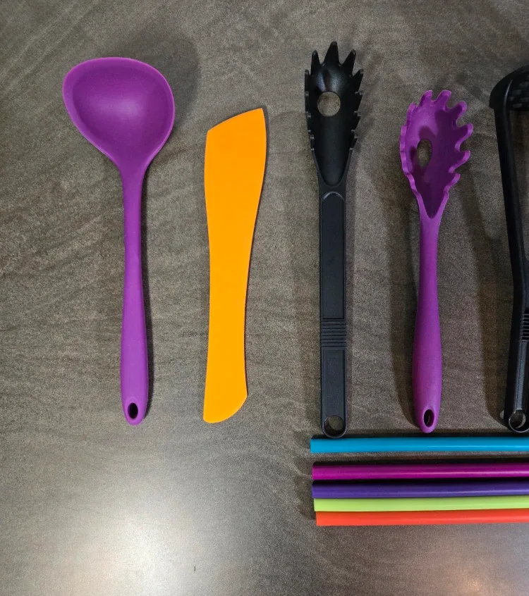 Random Kitchen Utensils image indicator(2)