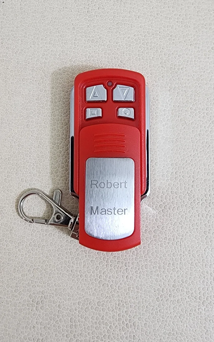 2 Robert Master EM106 Remote Control #Cleanout