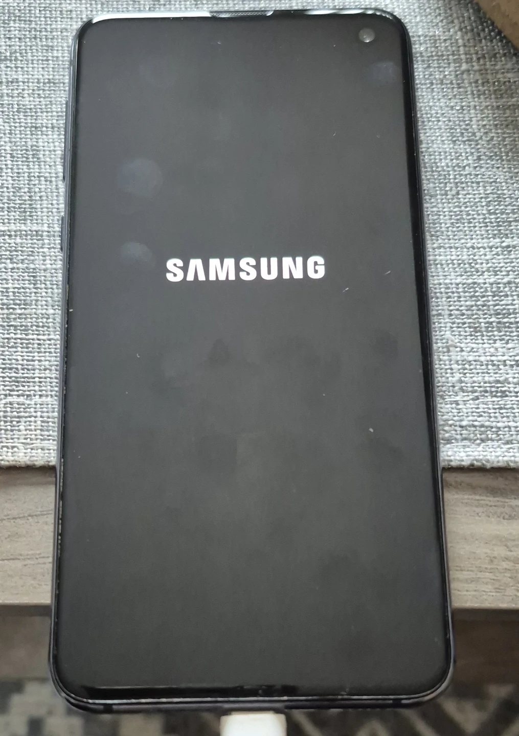 Samsung Galaxy S10e - Compact & Reliable
