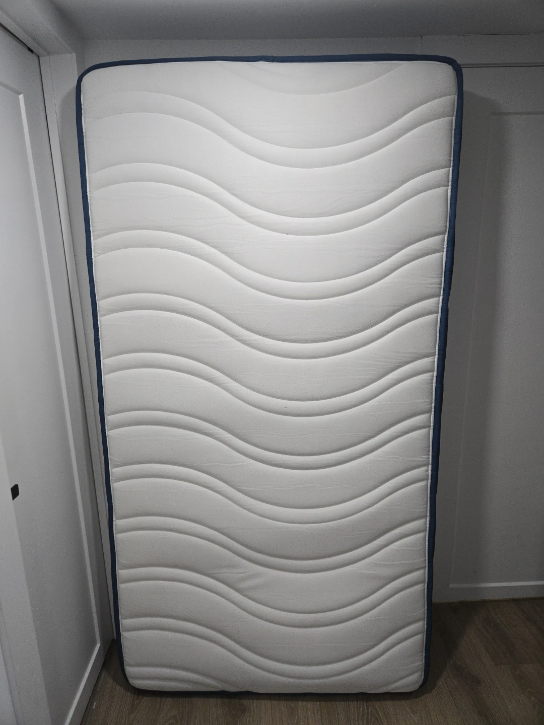 FREE - Zinus Twin Hybrid Mattress (8 Inch) - Excellent Condition