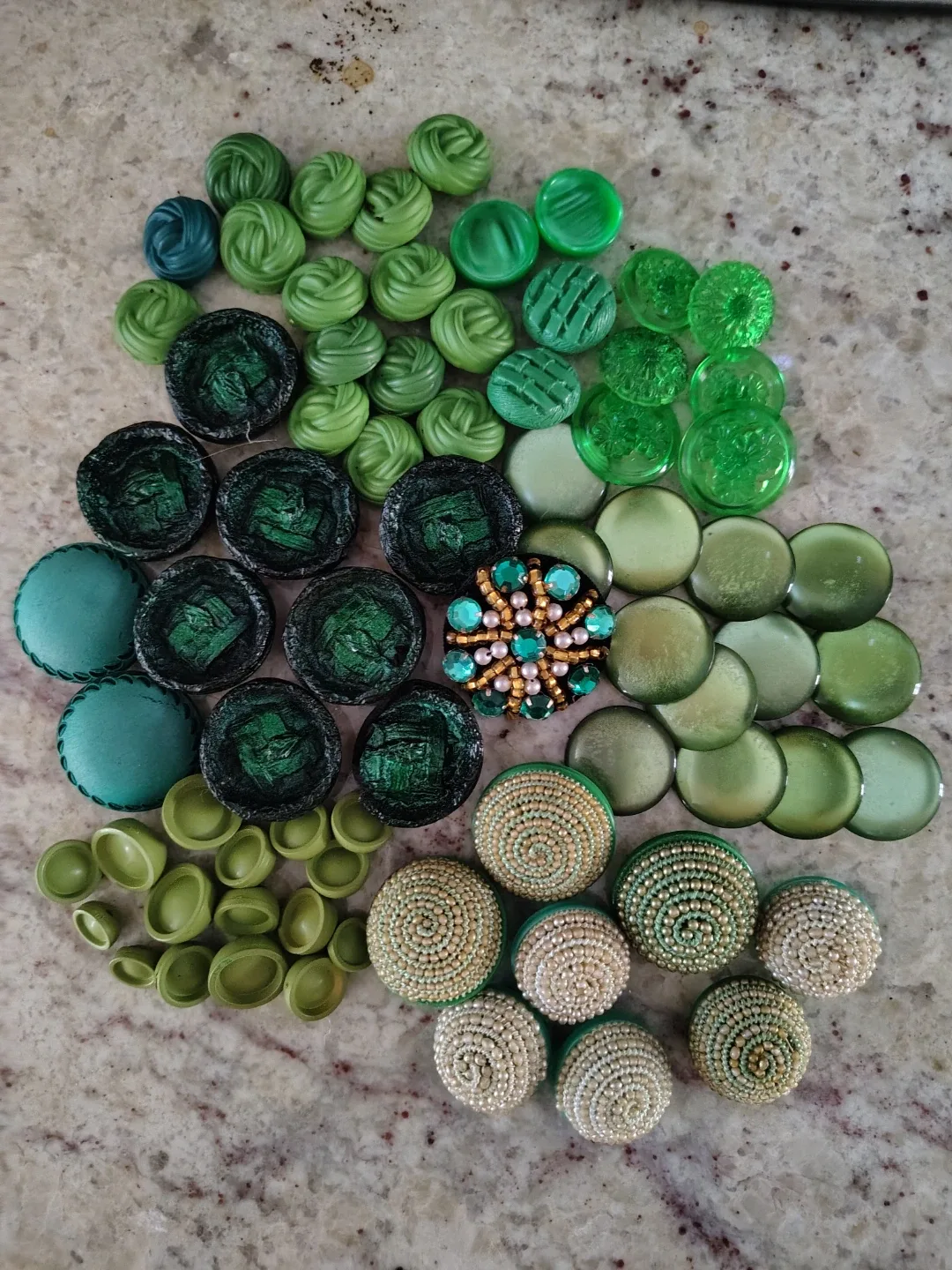 ✨Lot - Gorgeous Green Vintage Buttons - Rare, Hard to Find✨