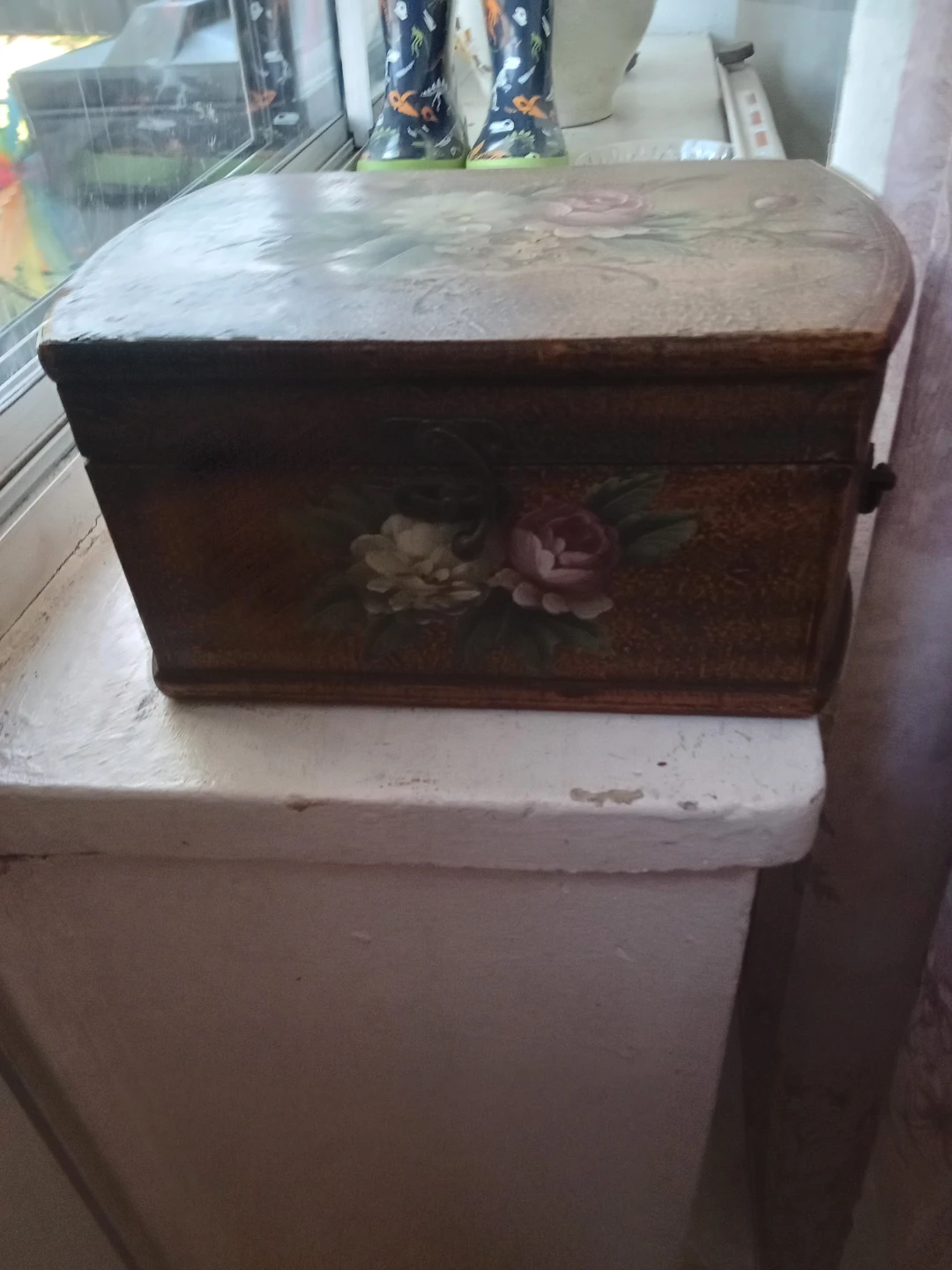 Vintage Floral Pitcher & Decorative Box - photo 2