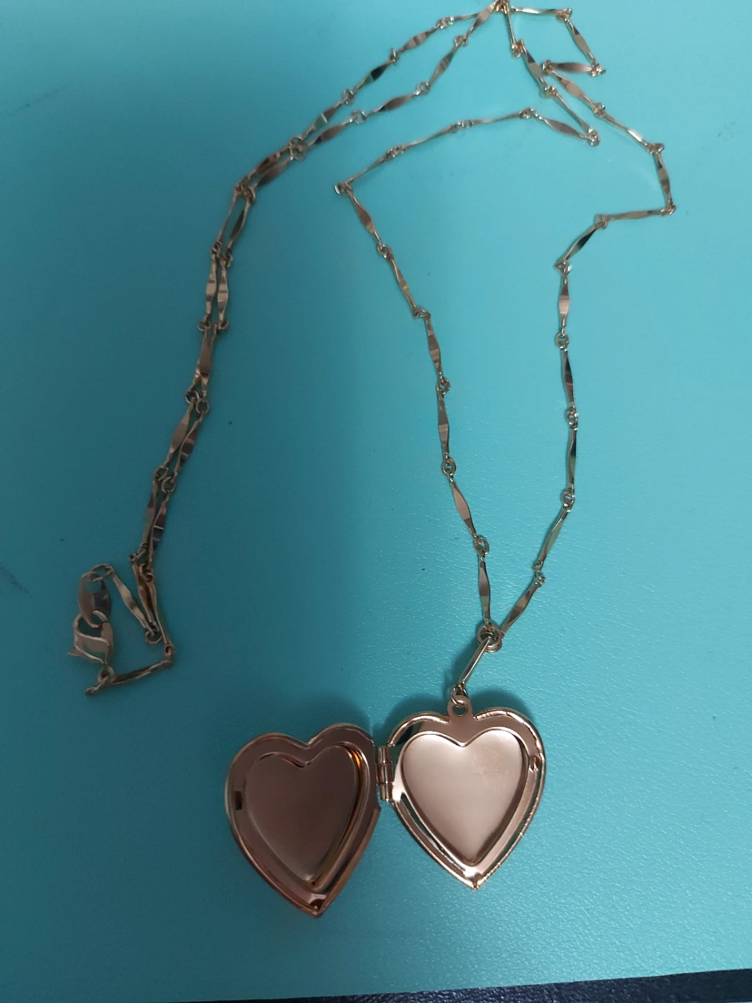 Heart Locket Necklace with Rose Design - photo 3