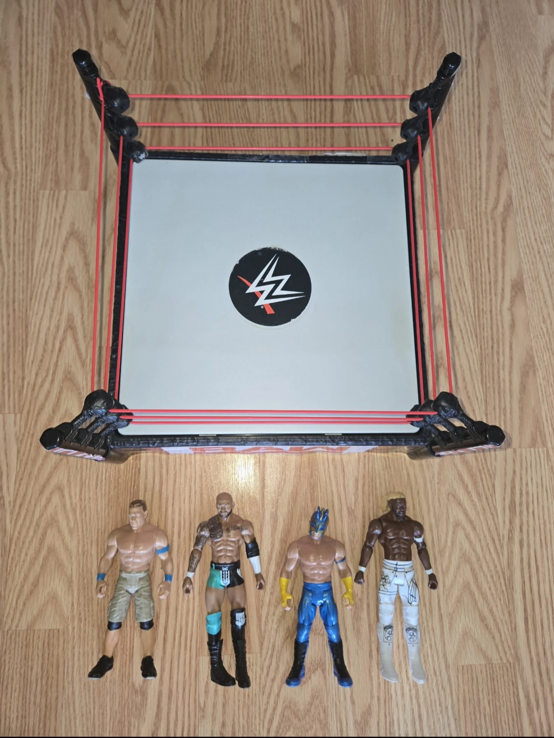 WWE Raw Wrestling Ring with 4 Figures