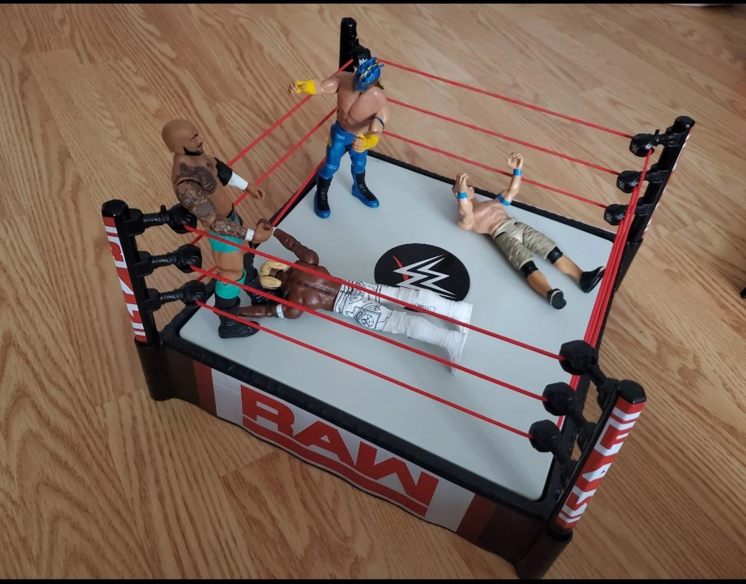 WWE Raw Wrestling Ring with 4 Figures - photo 2
