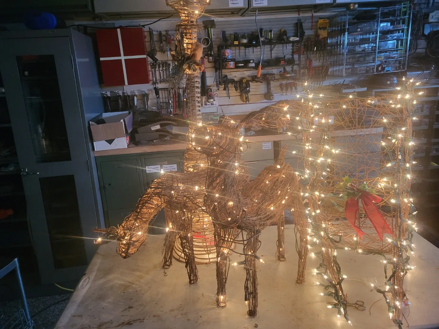 Christmas Lighted Reindeer Family & Lamp Post Decor image indicator(2)