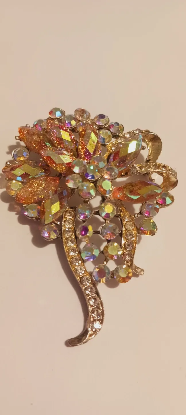 Gorgeous Vintage Aurora Borealis Rhinestone Brooch