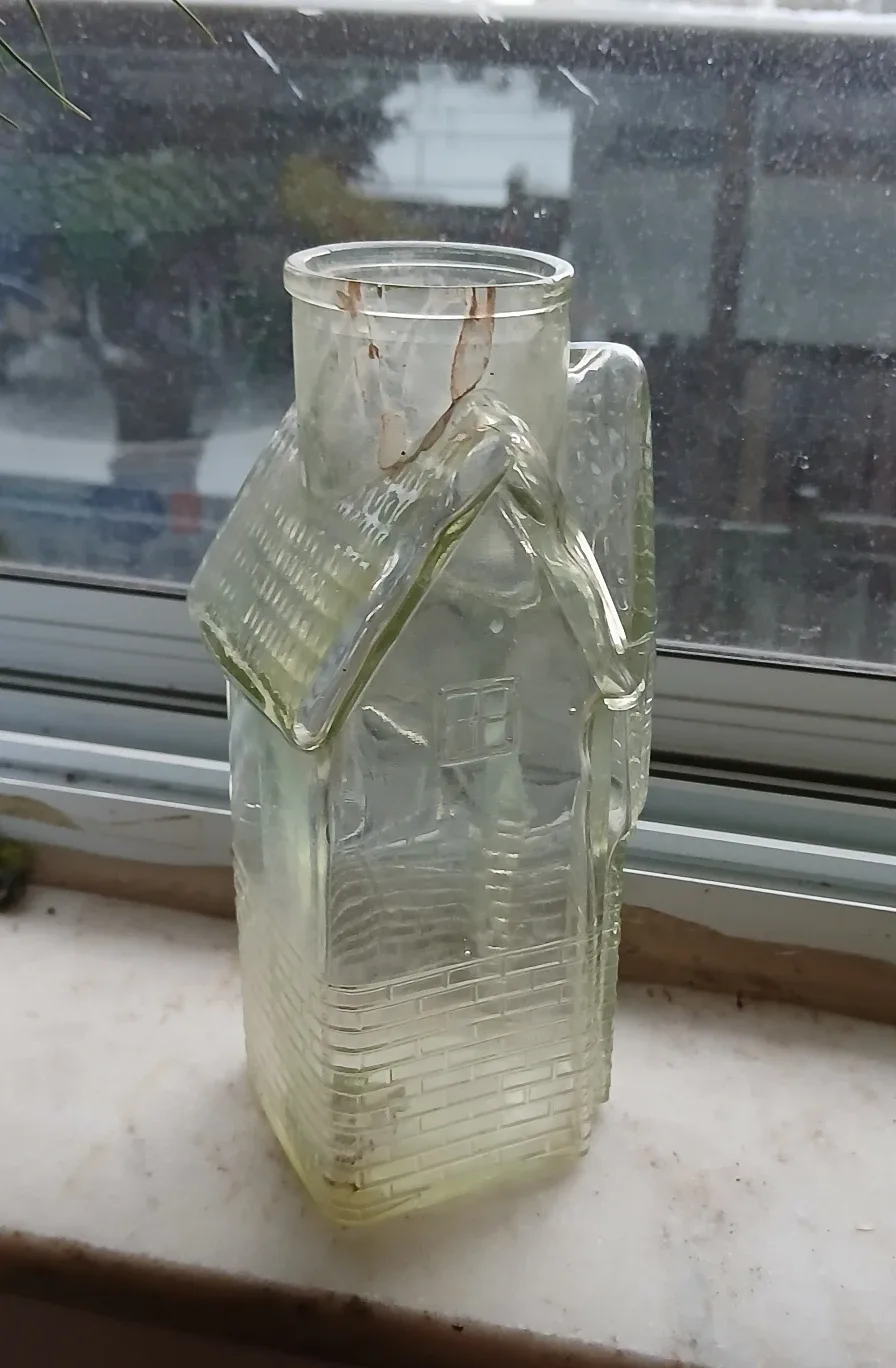 Antique Glass Castle Vase image indicator(2)