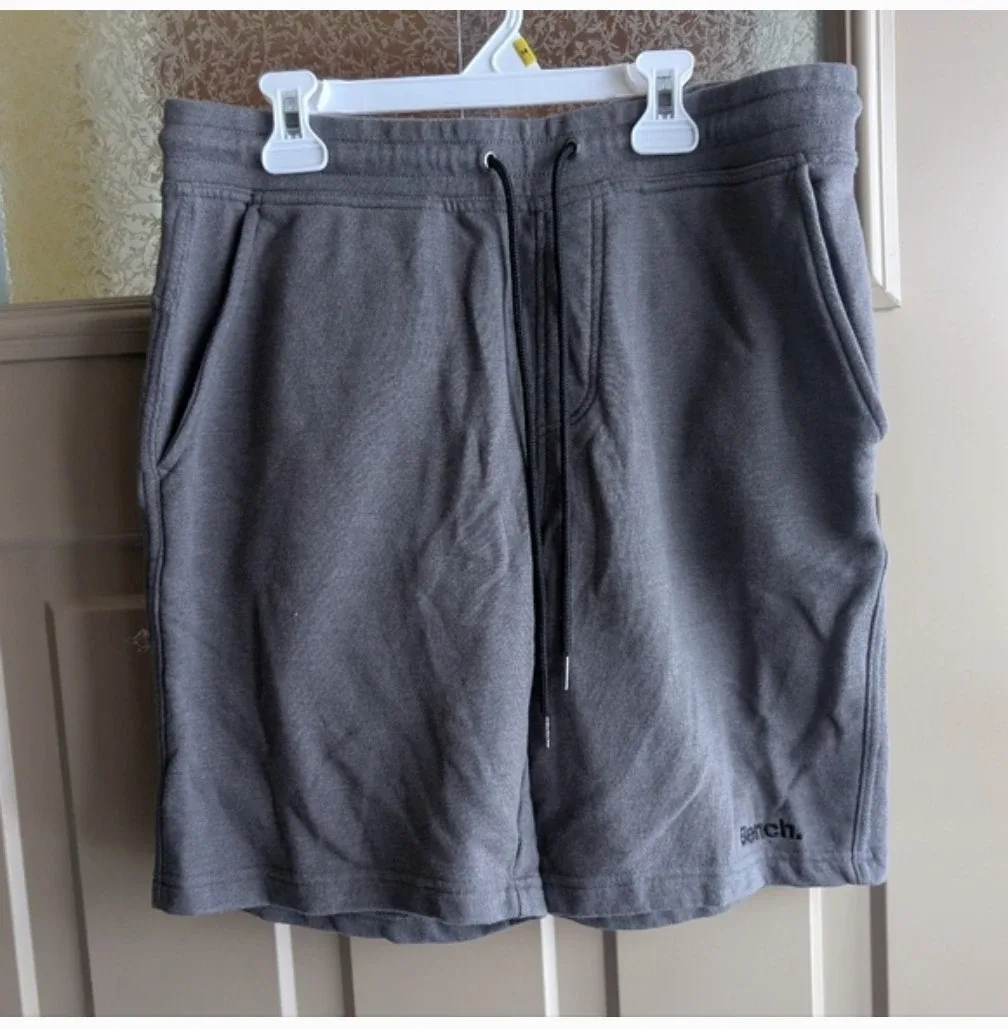 Mens sz med Bench sweat shorts