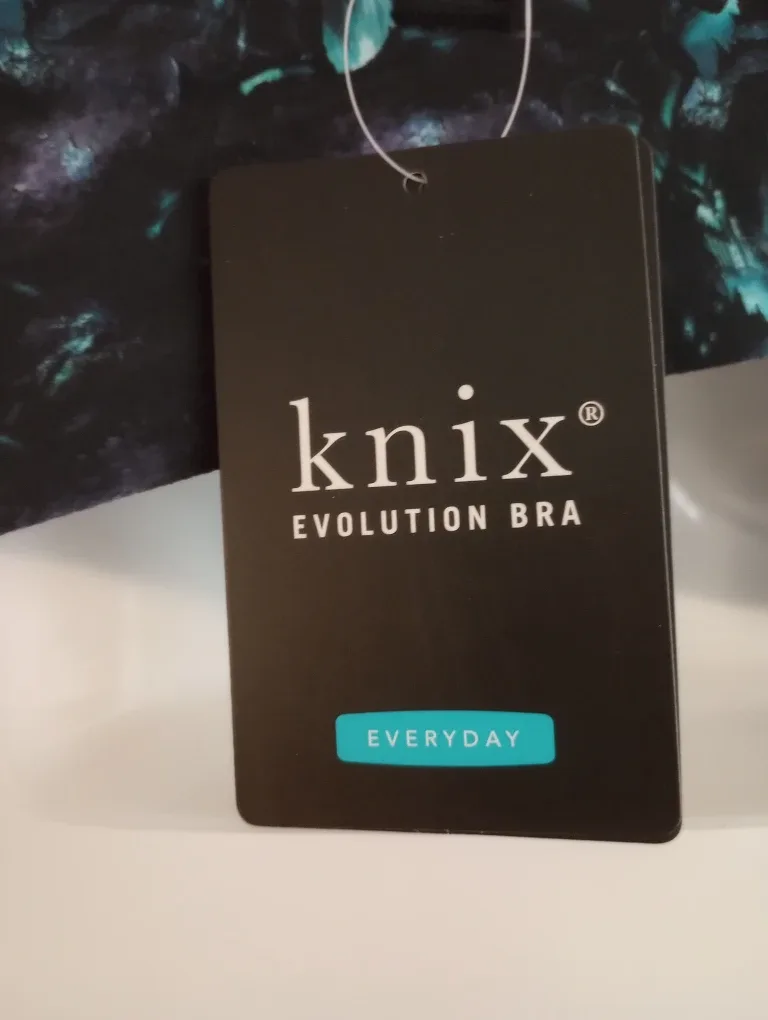 #Cleanout NWT Knix Evolution Bra Size 4 image indicator(5)