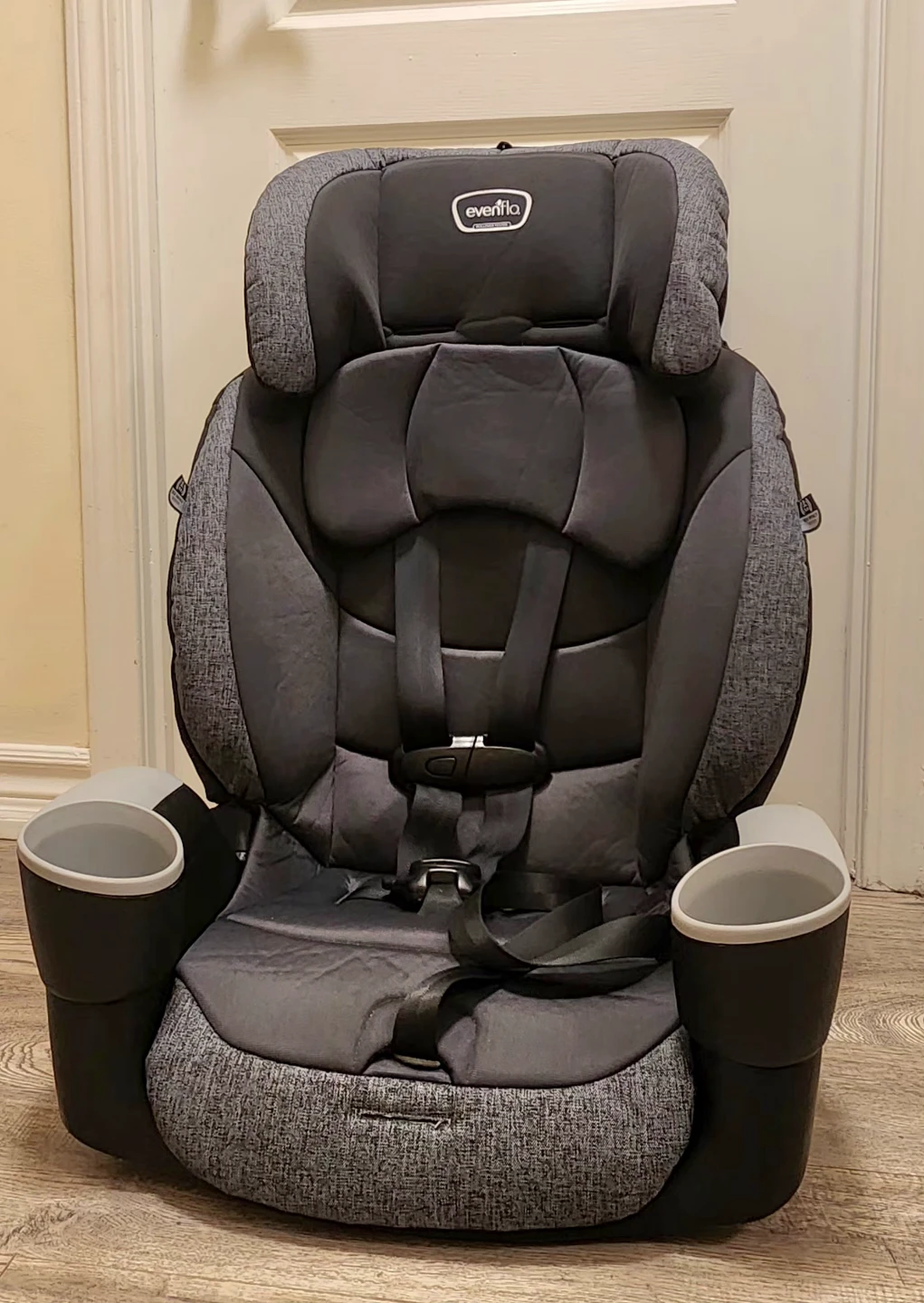 Evenflo car seat ( MovingOut Sale) - photo 5