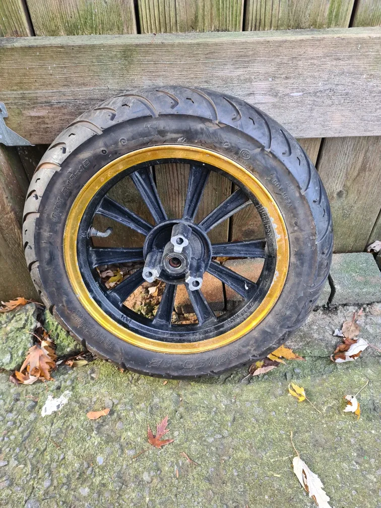 90/90-12 Motorcycle Tire image indicator(2)