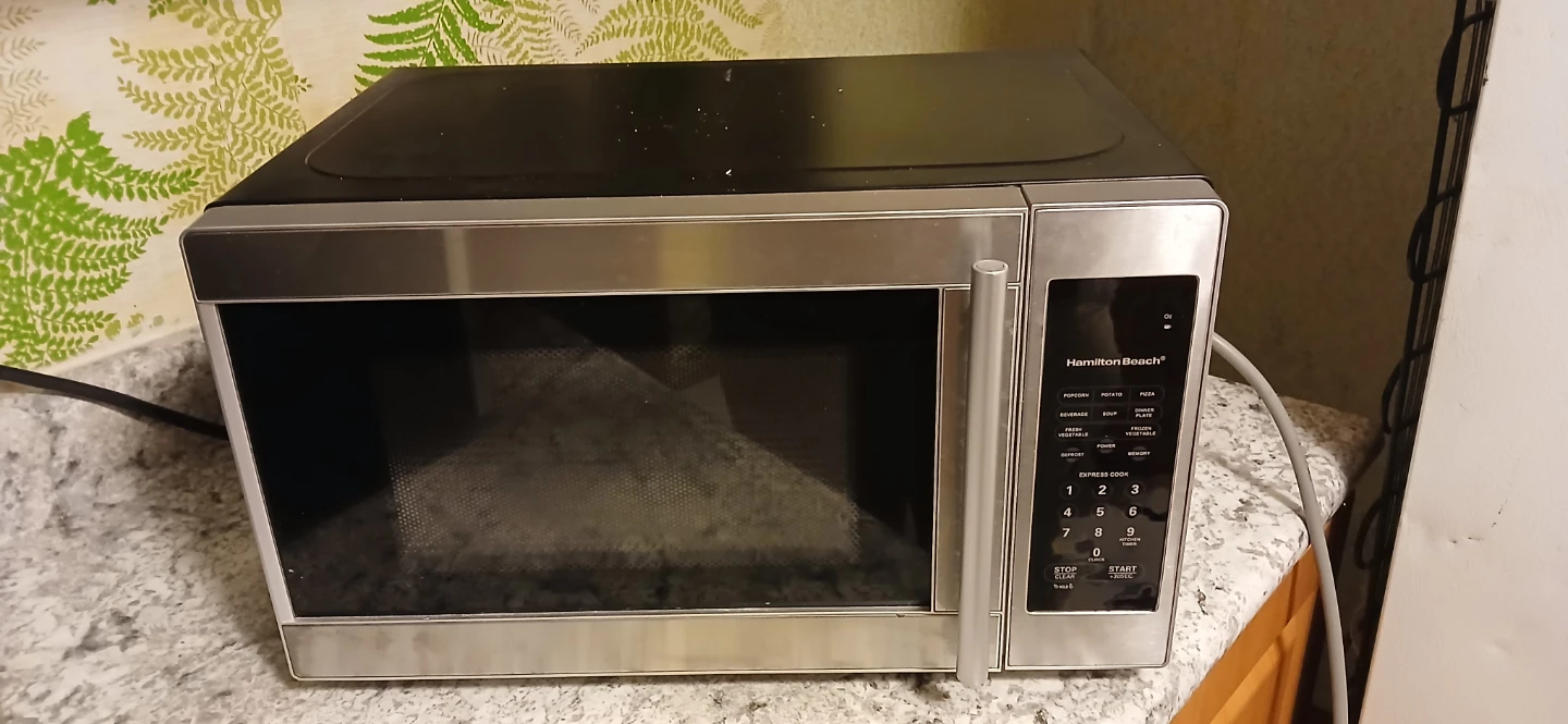 Hamilton Beach Microwave Oven - photo 2