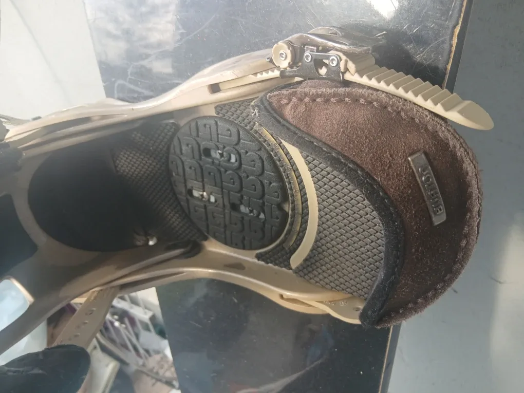 Seven 137 Snowboard with Burton Bindings image indicator(2)