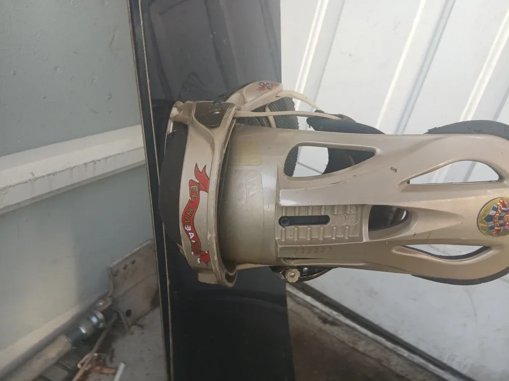 Seven 137 Snowboard with Burton Bindings image indicator(3)