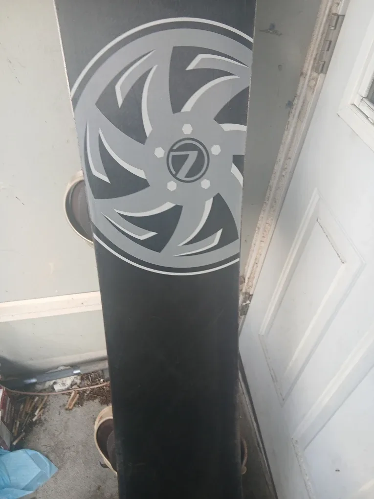 Seven 137 Snowboard with Burton Bindings image indicator(5)