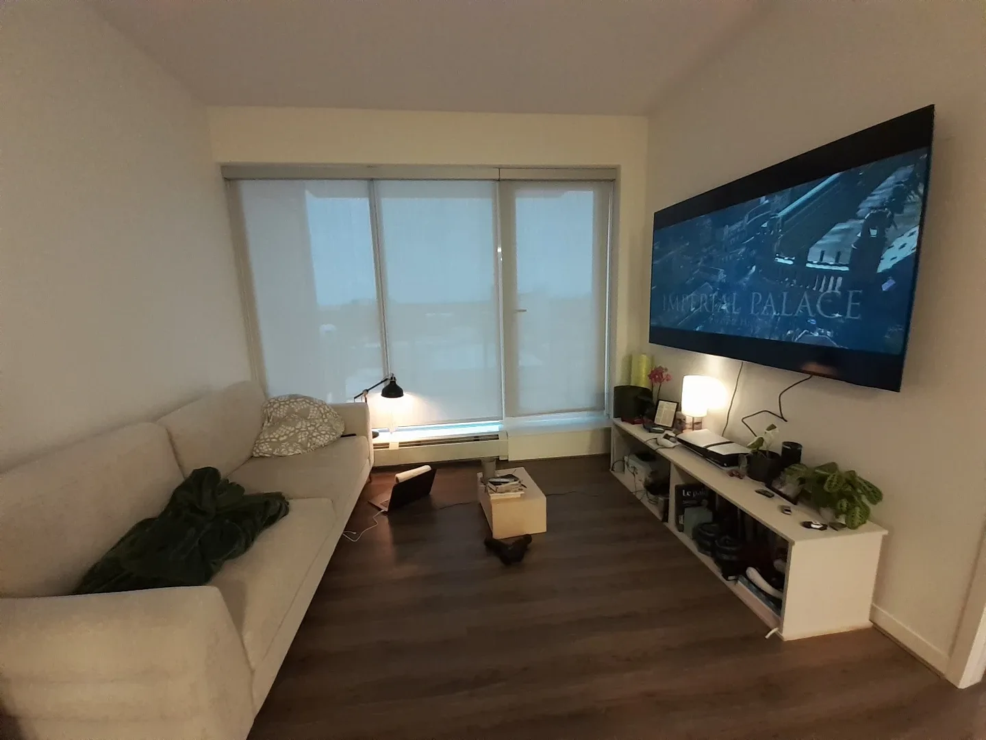 High rise apartment for rent image indicator(4)