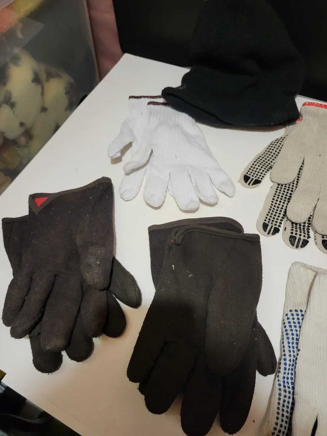 Mixed Lot of Work Gloves and Hats image indicator(2)