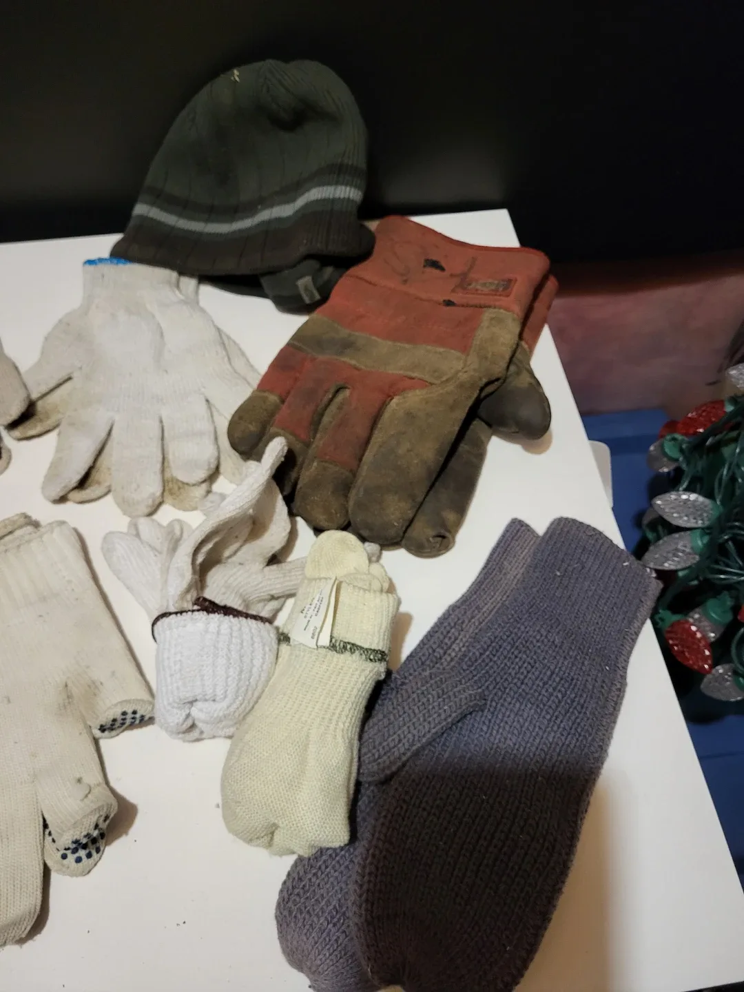 Mixed Lot of Work Gloves and Hats image indicator(4)