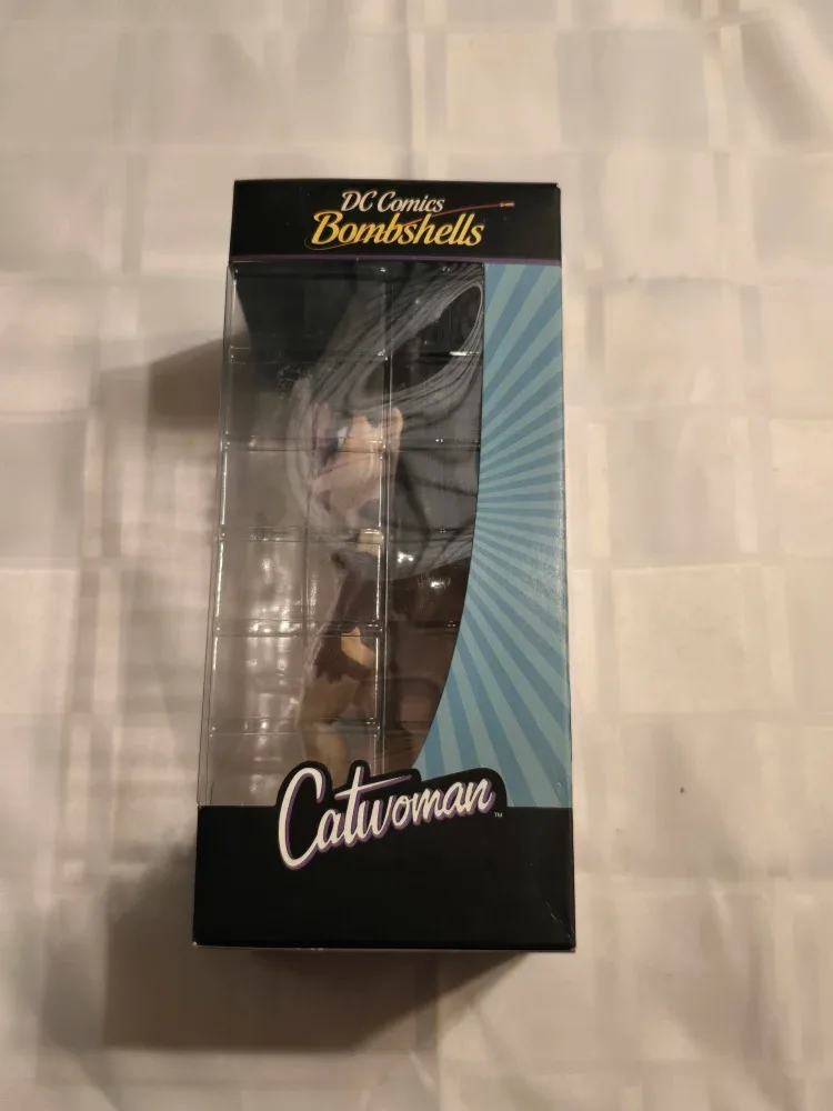 DC Comics Bombshells Catwoman Vinyl Figure image indicator(6)