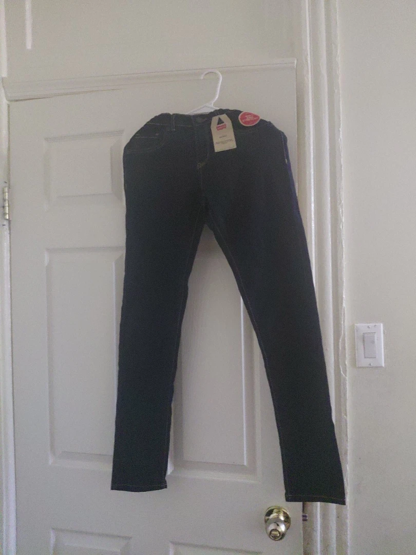 Levi's Dark Wash Jeans - New with tags!