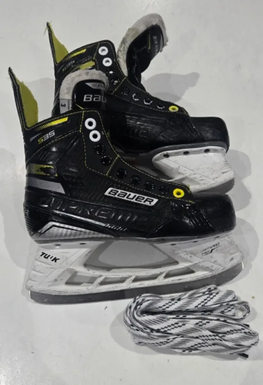 Bauer Supreme S35 Ice Hockey Skates - size 3