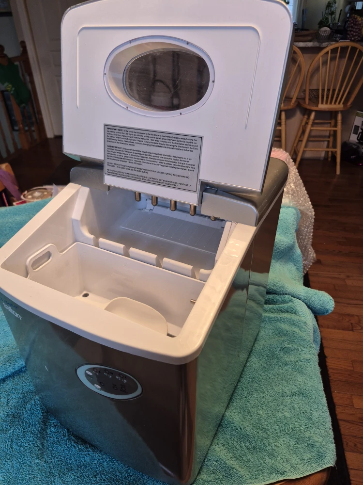 Salton Ice Maker - in good condition - photo 2