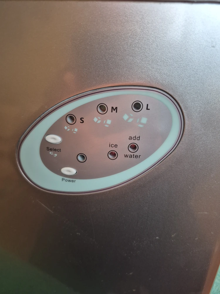 Salton Ice Maker - in good condition - photo 3