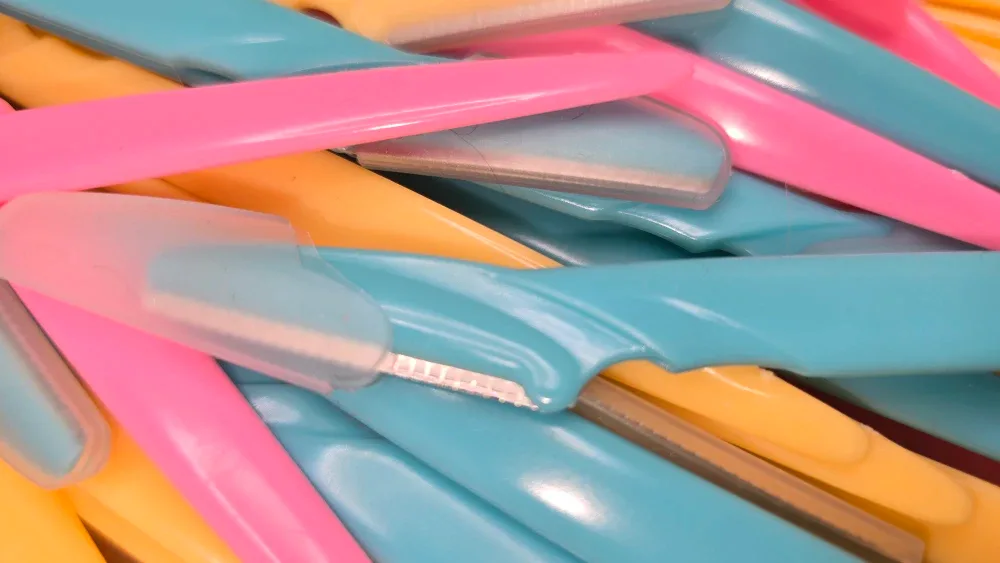 Eyebrow/dermablade Razors  4/$1. image indicator(3)