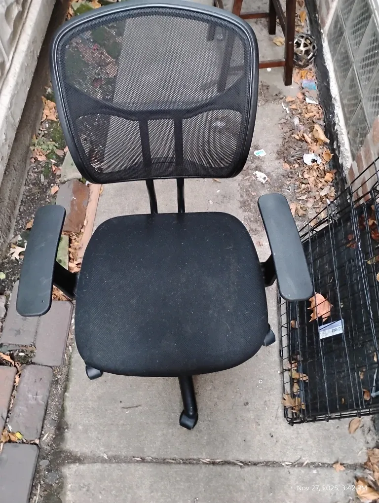 Black Mesh Office Chair