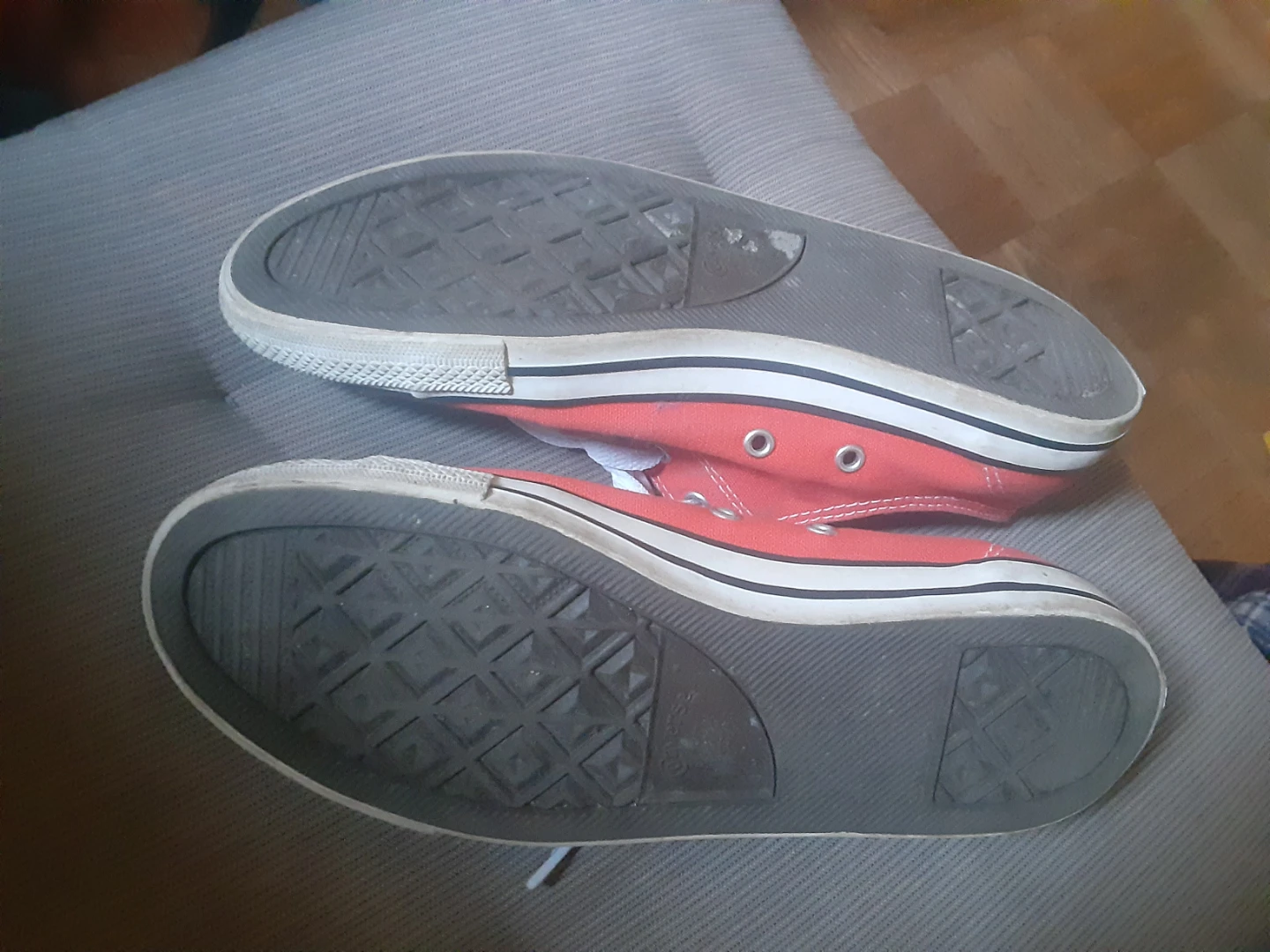 Converse Coral Low Top Sneakers size 7.5 pending* - photo 4