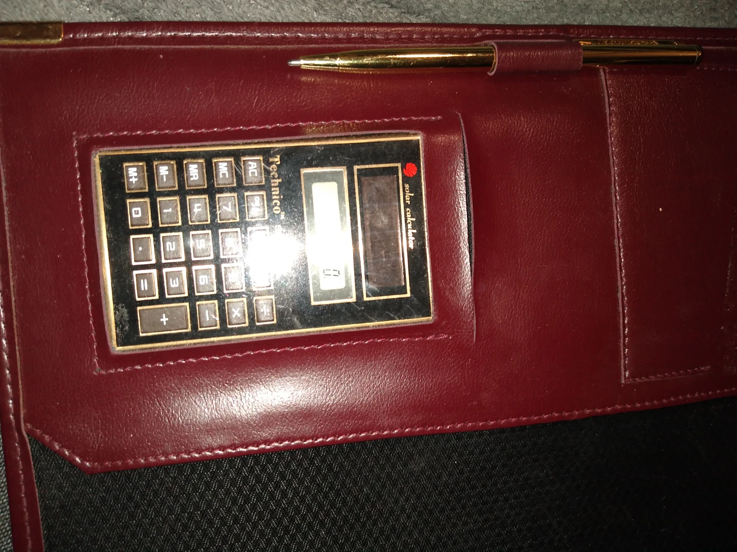 Leather portfolio with gold trim as well as a gold pen - photo 4
