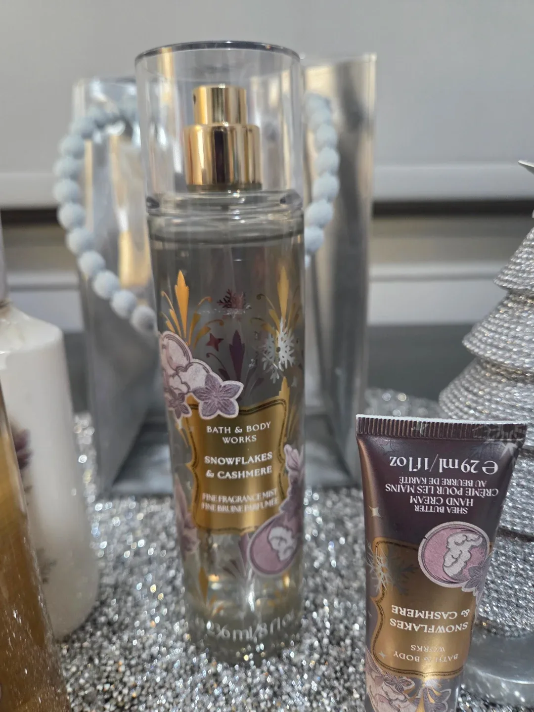 🎅NWT BATH & BODY WORKS SNOWFLAKES & CASHMERE GIFT SET🎄 image indicator(5)