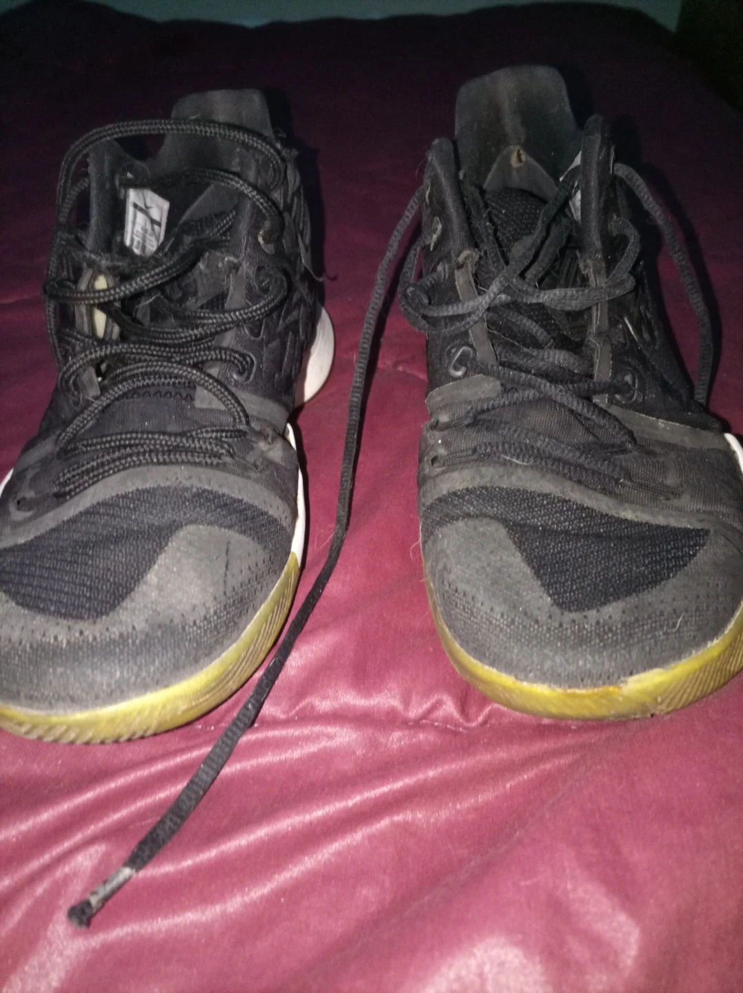 Nike Kyrie Flytrap Basketball Shoes - Size 10