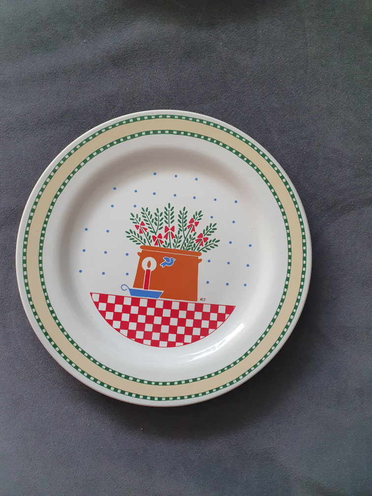 Vintage RJ Christmas Plates (Set of 3) - photo 4