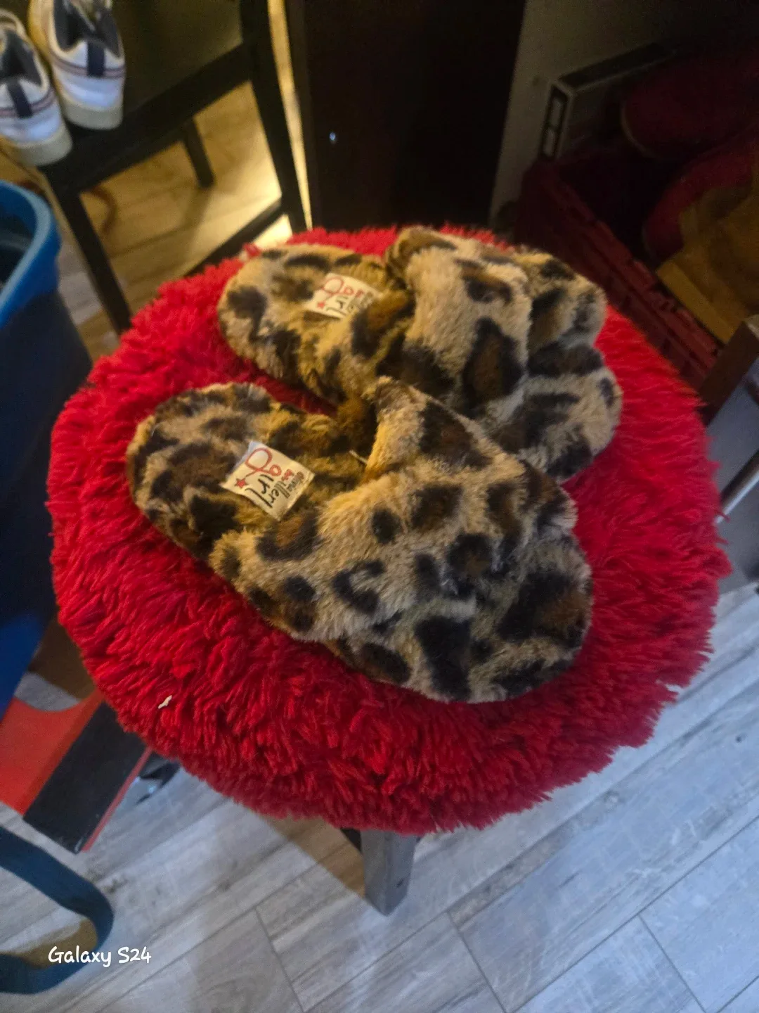 Girl's Leopard Print Slippers - Size S