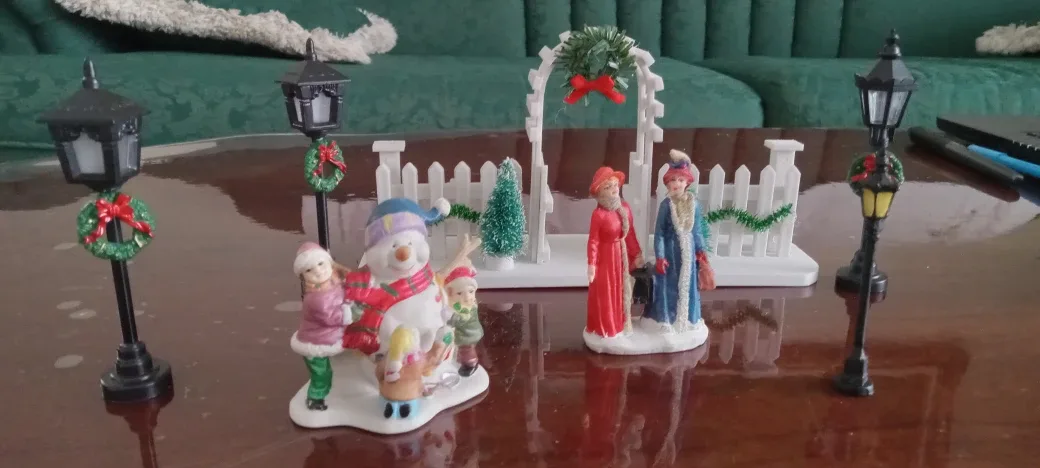 Christmas Village Miniature Figurines