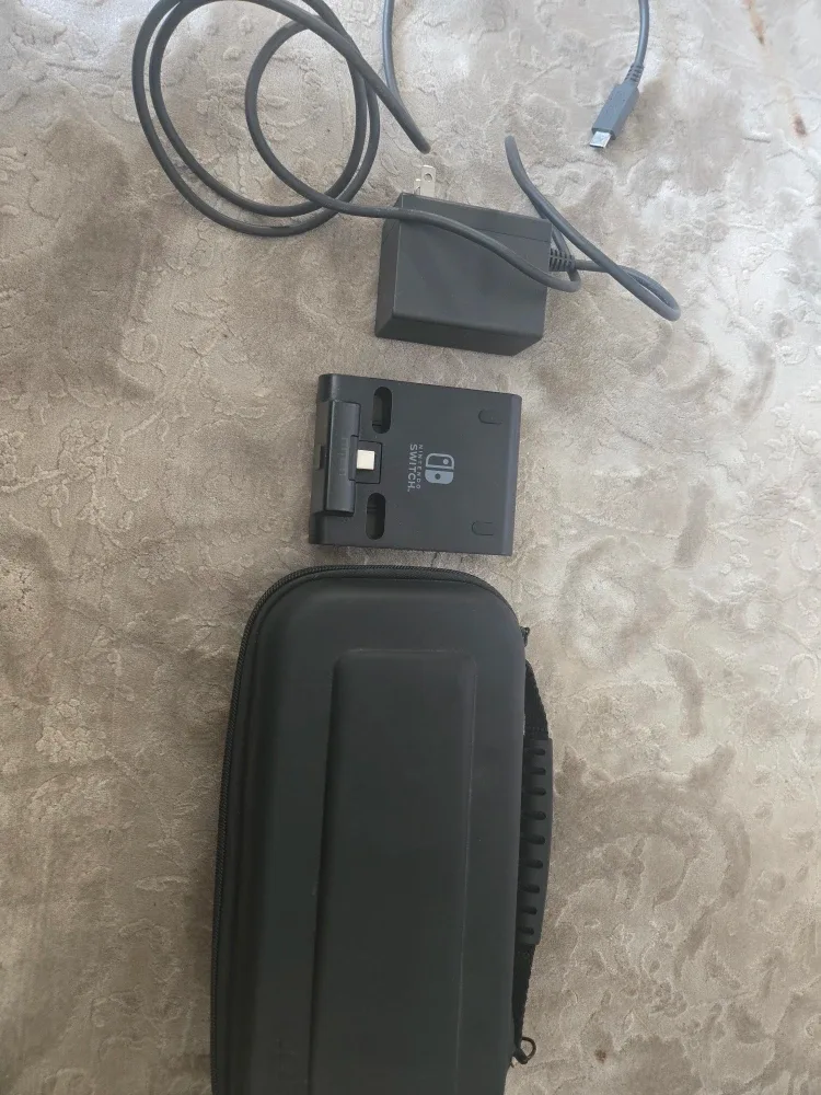 Nintendo Switch Lite Turquoise with Case & Charger image indicator(4)