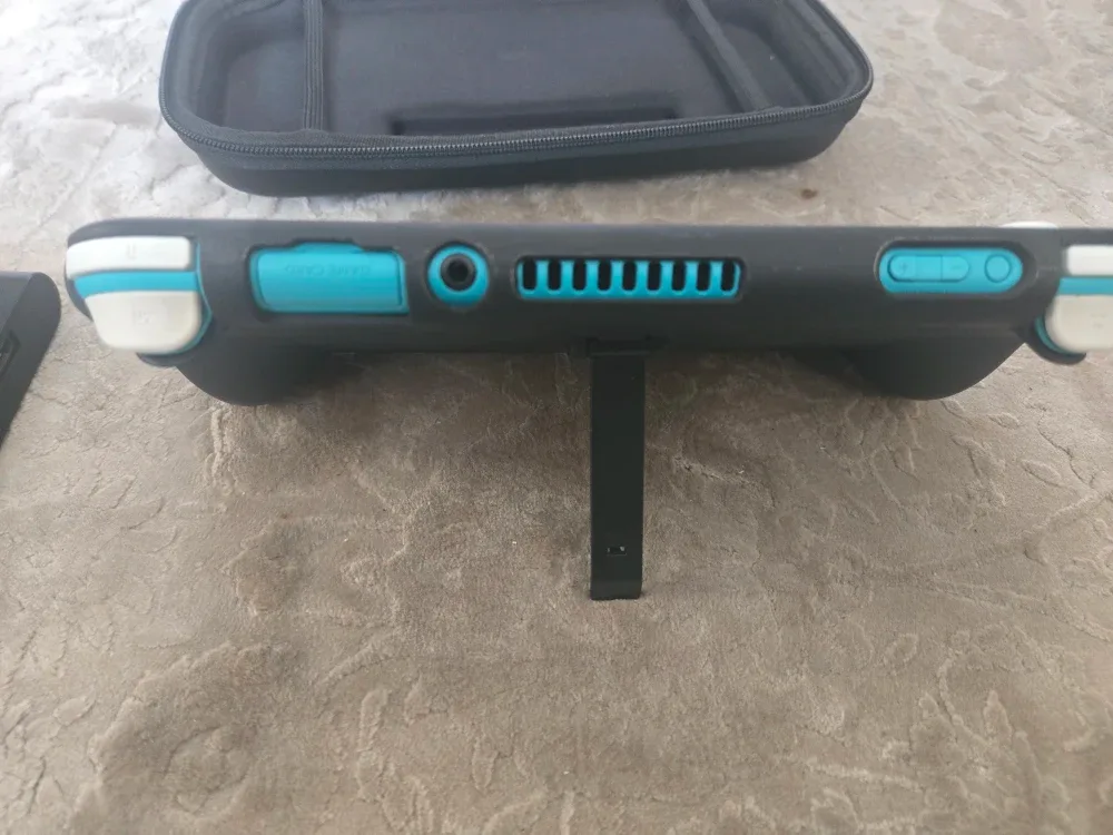 Nintendo Switch Lite Turquoise with Case & Charger image indicator(5)