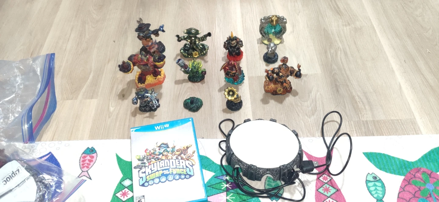 Wii u console + Skylanders Figures, Game, Portal & Vehicles - photo 2