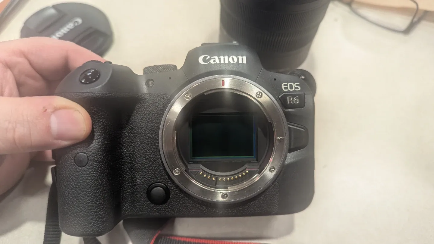 Canon EOS R6 Camera no lens. image indicator(4)