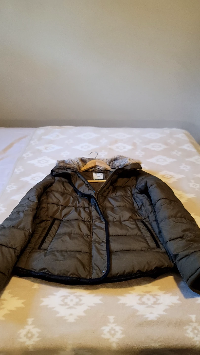 Old Navy Puffer Jacket - M/  fits like SMALL - photo 4