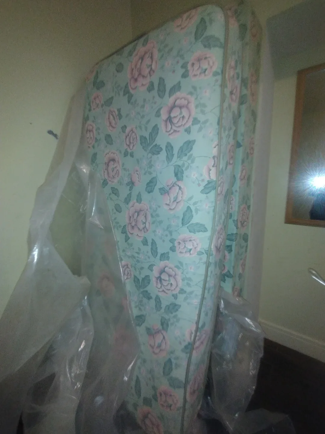 LIKE NEW TWIN SIZE BED image indicator(2)